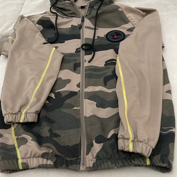 NEOT. 2 Pieces sport suit - Picture 3 of 5